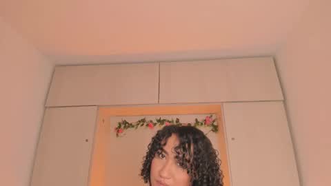 Snapshot of tarawiilson_ chatting on 10/10/25, 04:22 T A R A online show from 10/10/25, 04:22