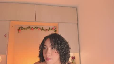 Snapshot of tarawiilson_ chatting on 10/17/25, 04:15 T A R A online show from 10/17/25, 04:15