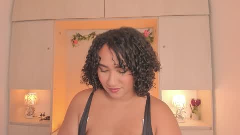 Snapshot of tarawiilson_ chatting on 10/22/25, 04:24 T A R A online show from 10/22/25, 04:24