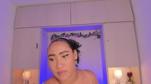 Snapshot of tarawiilson_ chatting on 11/05/25, 04:12 T A R A online show from 11/05/25, 04:12