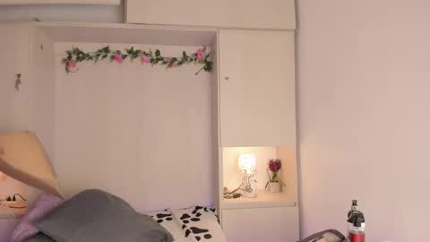 Snapshot of tarawiilson_ chatting on 11/07/25, 04:23 T A R A online show from 11/07/25, 04:23