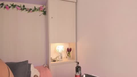 Snapshot of tarawiilson_ chatting on 11/15/25, 08:16 T A R A online show from 11/15/25, 08:16