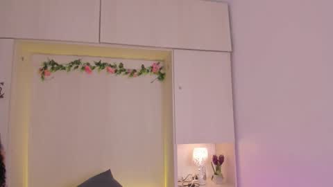 Snapshot of tarawiilson_ chatting on 11/26/25, 04:13 T A R A online show from 11/26/25, 04:13