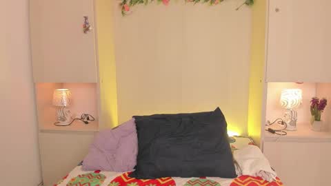 Snapshot of tarawiilson_ chatting on 12/03/25, 04:53 T A R A online show from 12/03/25, 04:53