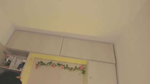 Snapshot of tarawiilson_ chatting on 12/05/25, 04:21 T A R A online show from 12/05/25, 04:21