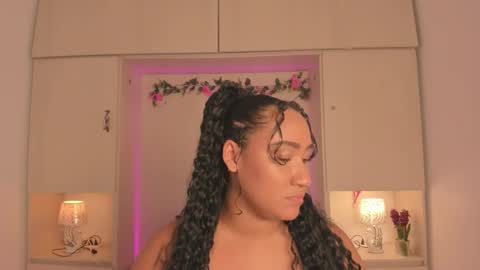 Snapshot of tarawiilson_ chatting on 12/23/25, 04:10 T A R A online show from 12/23/25, 04:10