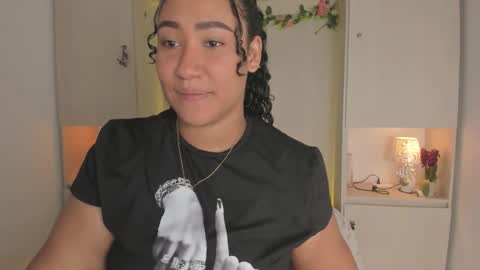 Snapshot of tarawiilson_ chatting on 02/07/26, 04:16 T A R A online show from 02/07/26, 04:16