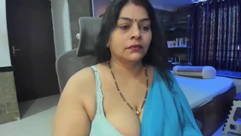 Snapshot of tarivishu23 chatting on 10/24/25, 01:35 tarivishu23 online show from 10/24/25, 01:35