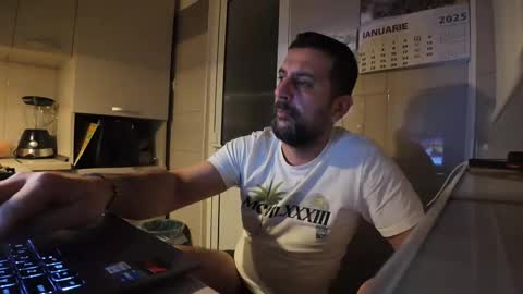 Snapshot of tarkan198 chatting on 01/08/25, 04:44 tarkan198 online show from 01/08/25, 04:44