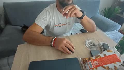 Snapshot of tarkan198 chatting on 11/24/25, 12:27 tarkan198 online show from 11/24/25, 12:27