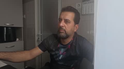 Snapshot of tarkan198 chatting on 12/18/25, 12:00 tarkan198 online show from 12/18/25, 12:00