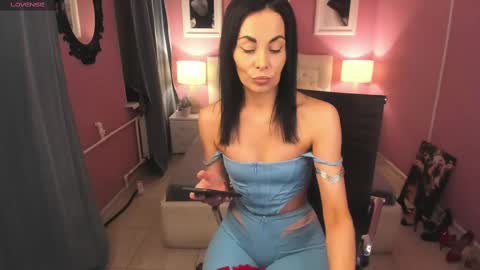 Tasha online show from 02/09/25, 09:39