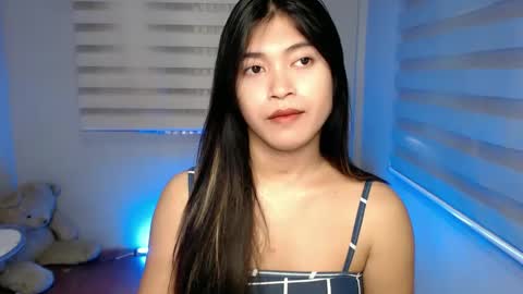 Snapshot of tasteofinnocent69 chatting on 01/19/25, 05:48   online show from 01/19/25, 05:48