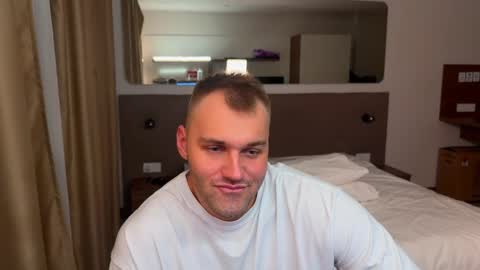 My shows 2100500 UTC3 online show from 11/19/25, 06:08