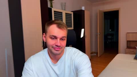 My shows 2100500 UTC3 online show from 04/10/26, 08:46