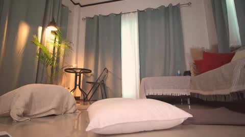 Snapshot of tasty_tomato chatting on 09/12/25, 09:09 RHEA pronanciation like Reya online show from 09/12/25, 09:09