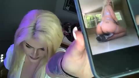 Snapshot of taterthawt chatting on 04/15/26, 09:26 Riley Jade online show from 04/15/26, 09:26