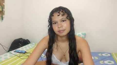 Snapshot of tati_and_cris chatting on 04/19/26, 08:44 Lily online show from 04/19/26, 08:44