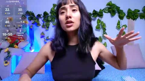 Snapshot of tati_cardenas chatting on 12/16/25, 05:01 AME online show from 12/16/25, 05:01