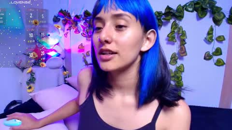 Snapshot of tati_cardenas chatting on 12/20/25, 05:03 AME online show from 12/20/25, 05:03