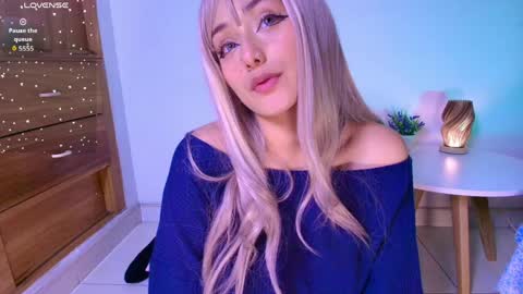 Snapshot of tati_cardenas chatting on 04/08/26, 04:12 AME online show from 04/08/26, 04:12