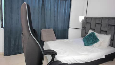 Snapshot of tati_jones chatting on 12/04/24, 09:57 Tatiana online show from 12/04/24, 09:57