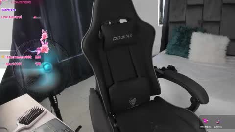 Snapshot of tati_jones chatting on 09/24/25, 06:33 Tatiana online show from 09/24/25, 06:33