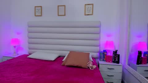 tatiana_arboleda online show from 10/22/25, 10:59