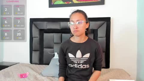 Snapshot of tatiana_valencia chatting on 12/17/24, 01:38 Tati online show from 12/17/24, 01:38