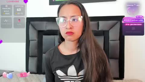 Snapshot of tatiana_valencia chatting on 12/17/24, 06:42 Tati online show from 12/17/24, 06:42