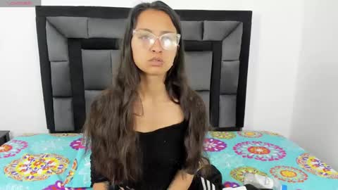 Snapshot of tatiana_valencia chatting on 12/20/24, 01:00 Tati online show from 12/20/24, 01:00