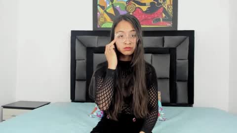 Snapshot of tatiana_valencia chatting on 12/23/24, 01:35 Tati online show from 12/23/24, 01:35