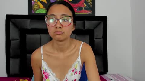 Snapshot of tatiana_valencia chatting on 01/02/25, 06:01 Tati online show from 01/02/25, 06:01