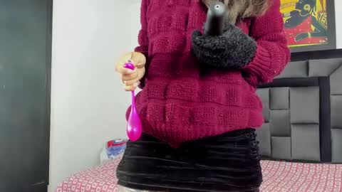 Snapshot of tatiana_valencia chatting on 01/03/25, 01:14 Tati online show from 01/03/25, 01:14