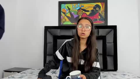 Snapshot of tatiana_valencia chatting on 01/06/25, 02:14 Tati online show from 01/06/25, 02:14