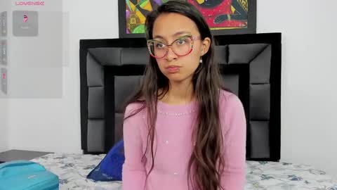 Snapshot of tatiana_valencia chatting on 01/07/25, 12:20 Tati online show from 01/07/25, 12:20