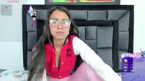 Snapshot of tatiana_valencia chatting on 01/11/25, 05:07 Tati online show from 01/11/25, 05:07