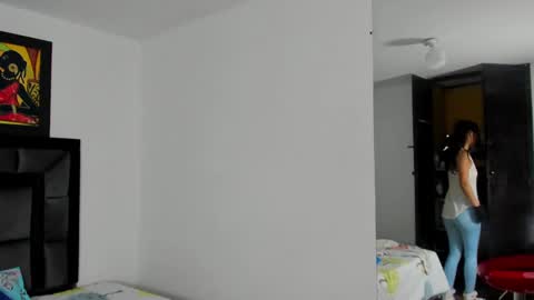 Snapshot of tatiana_valencia chatting on 02/01/25, 11:43 Tati online show from 02/01/25, 11:43