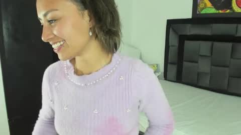 Snapshot of tatiana_valencia chatting on 02/24/25, 06:26 Tati online show from 02/24/25, 06:26