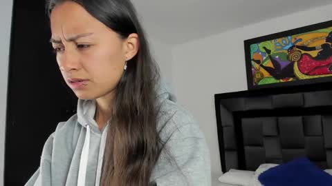 Snapshot of tatiana_valencia chatting on 03/04/25, 12:22 Tati online show from 03/04/25, 12:22