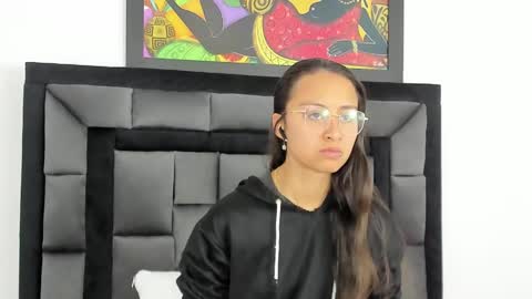 Snapshot of tatiana_valencia chatting on 03/08/25, 12:20 Tati online show from 03/08/25, 12:20