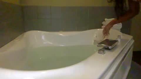 Snapshot of tatiannatease chatting on 12/31/24, 10:34 Tatianna Marie online show from 12/31/24, 10:34