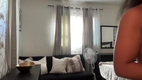 Snapshot of tatiannatease chatting on 10/12/25, 08:41 Tatianna Marie online show from 10/12/25, 08:41