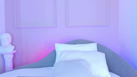 Snapshot of tatii_moon chatting on 03/27/26, 05:46 Tati online show from 03/27/26, 05:46