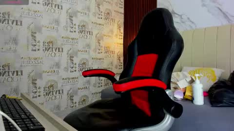 Snapshot of tatilarson chatting on 03/27/26, 07:24 TATI online show from 03/27/26, 07:24