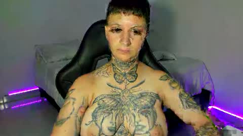 Snapshot of tatoo_girl chatting on 01/16/25, 04:50 jess online show from 01/16/25, 04:50