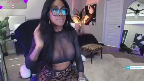 Snapshot of tatted_vixen chatting on 03/23/26, 06:12 Tatted Queen online show from 03/23/26, 06:12