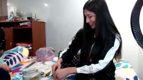Snapshot of tatto_smoke_couple chatting on 12/22/25, 04:31 tatto_smoke_couple online show from 12/22/25, 04:31