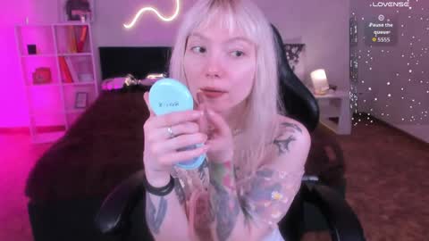 Snapshot of tattoo_artbaby chatting on 04/09/26, 12:54 tattoo_artbaby online show from 04/09/26, 12:54