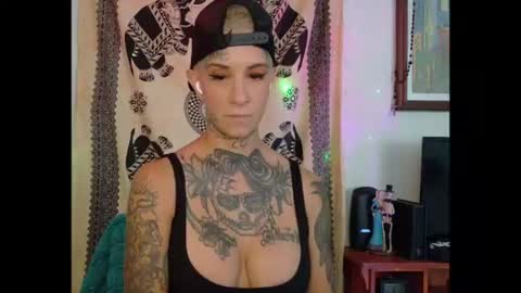 Snapshot of tattooed_natalia chatting on 07/25/26, 07:11 Natalia 3 online show from 07/25/26, 07:11